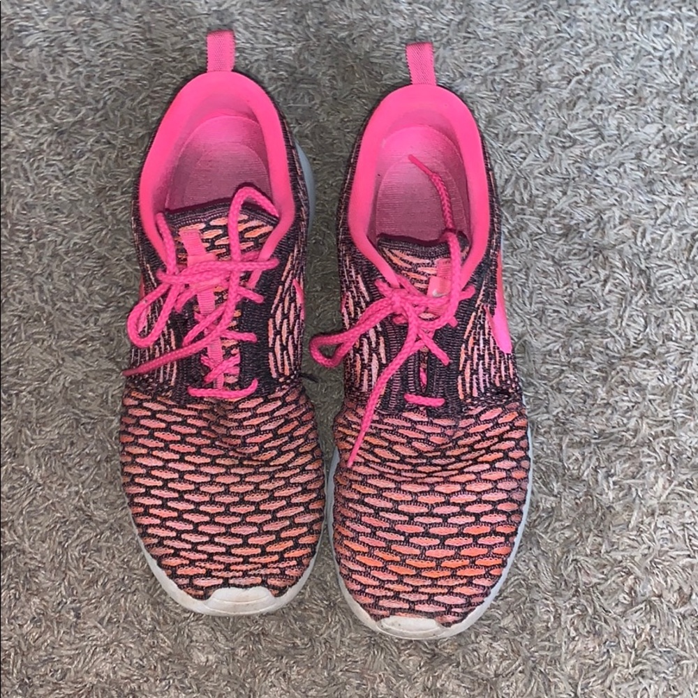 Nike Tennis Shoes